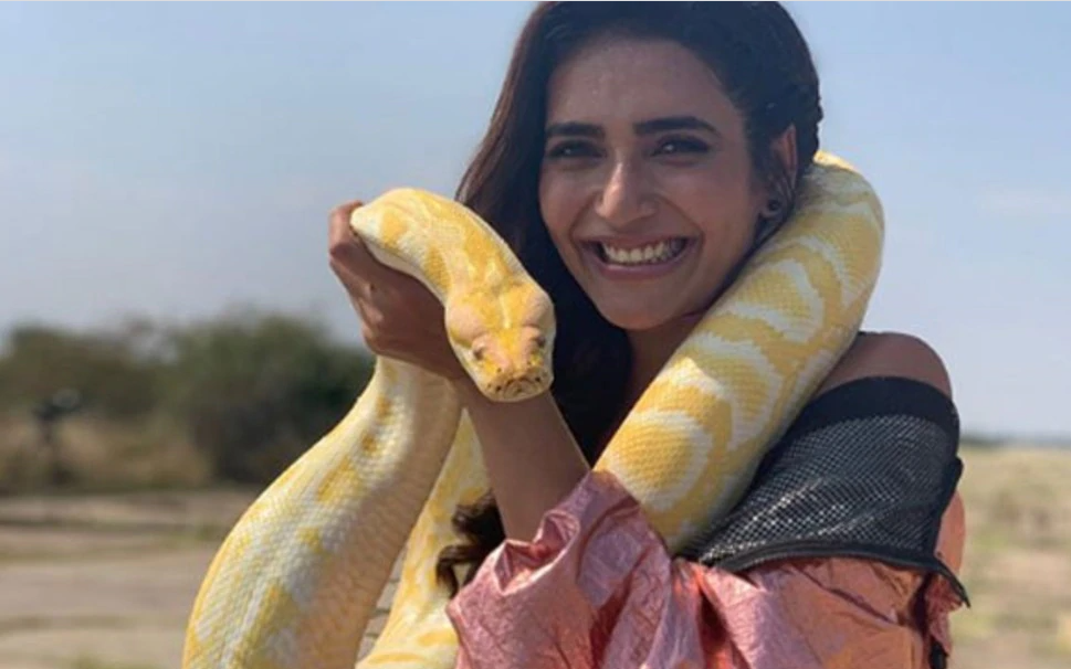 karishma tanna with snake